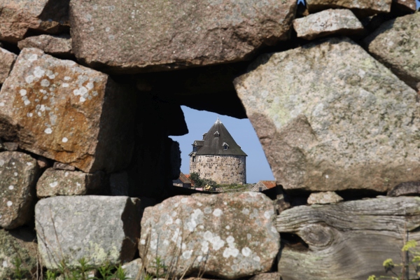 Blick auf den Wehrturm von Frederiksø
